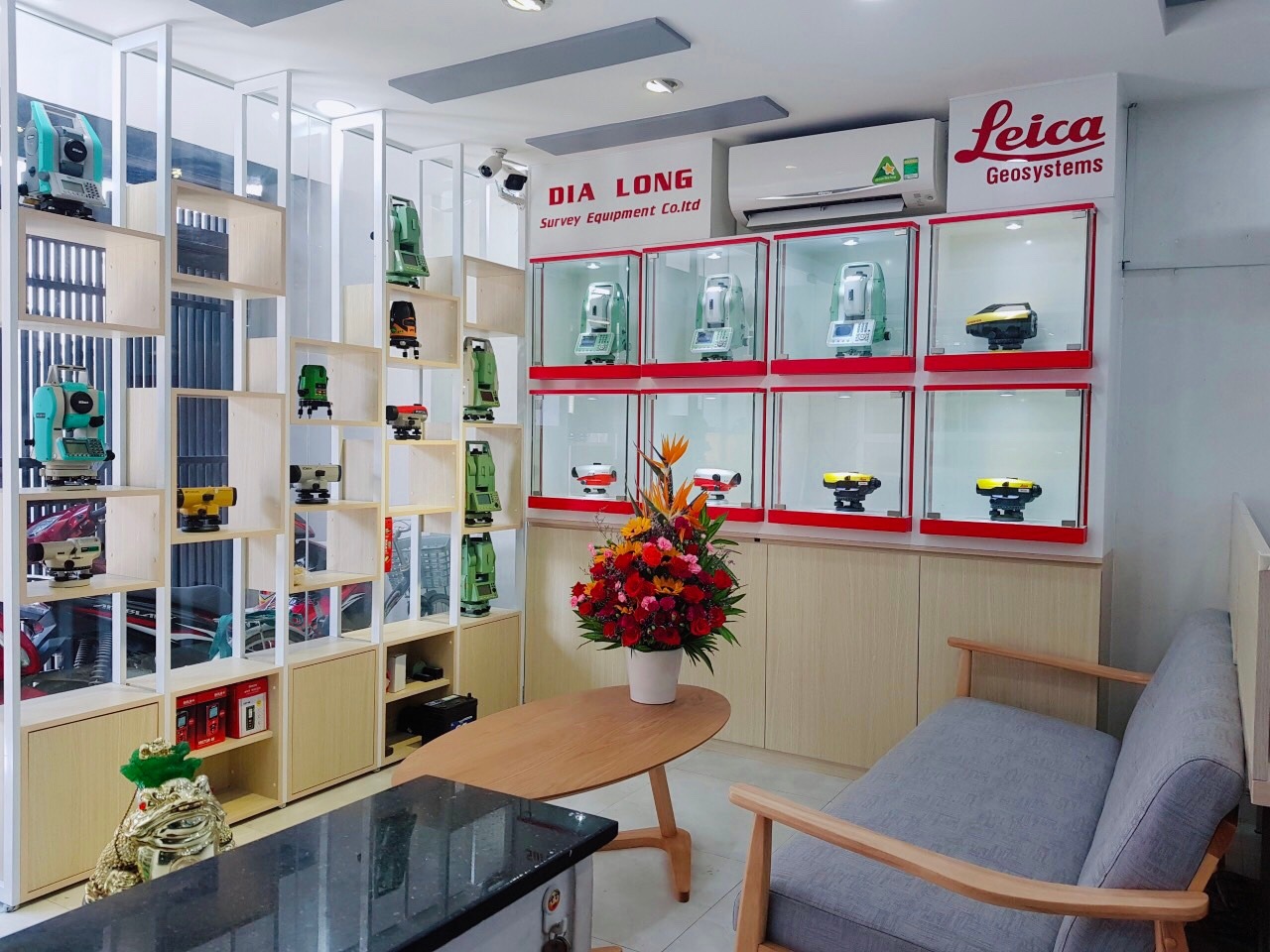 Mua máy toàn đạc Leica tại công ty Địa Long giá rẻ tại 2 chi nhánh tphcm và Đà Nẵng